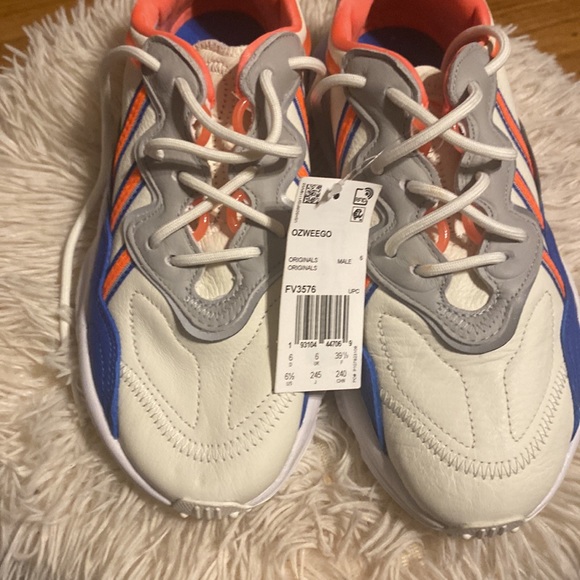 Adidas OZWEEGO Brand new 6.5 - Picture 5 of 5